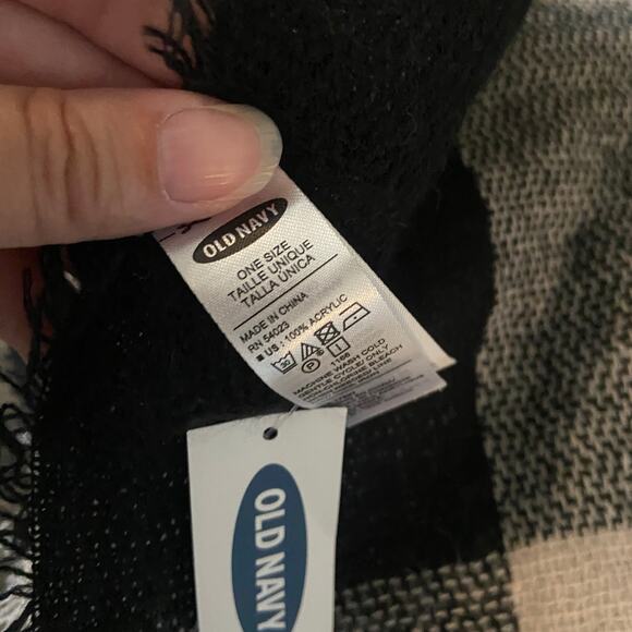 Old Navy Women's Black Plaid Flannel Blanket Scarf New with Tag - Picture 3 of 7